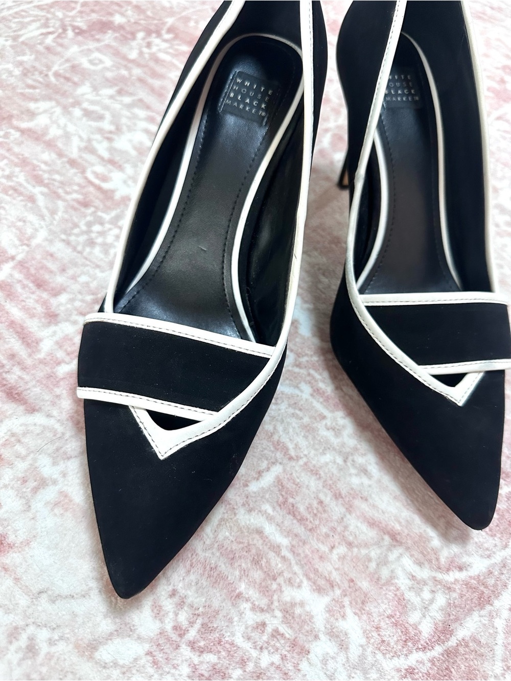 White House Black Market 🖤 Suede “Hayden” Pointed Heels - Picture 2 of 7